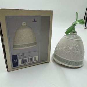 1992 Lladro Christmas bell in mint/new condition with original box
